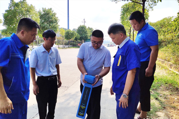 管線探測(cè)儀現(xiàn)場(chǎng)演示