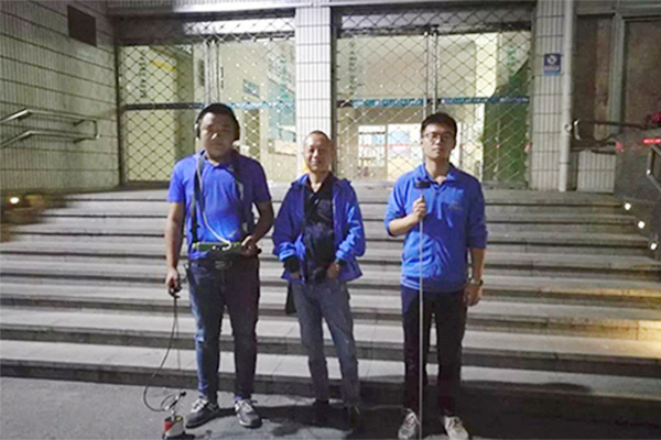 側(cè)漏技術(shù)人員現(xiàn)場(chǎng)留影