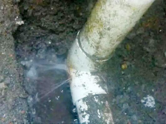 彎曲管道漏水怎么操作