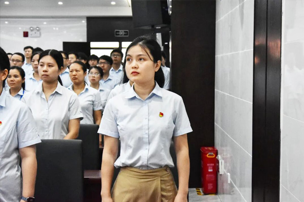 湖南普奇研究院組織觀看9.3大閱兵